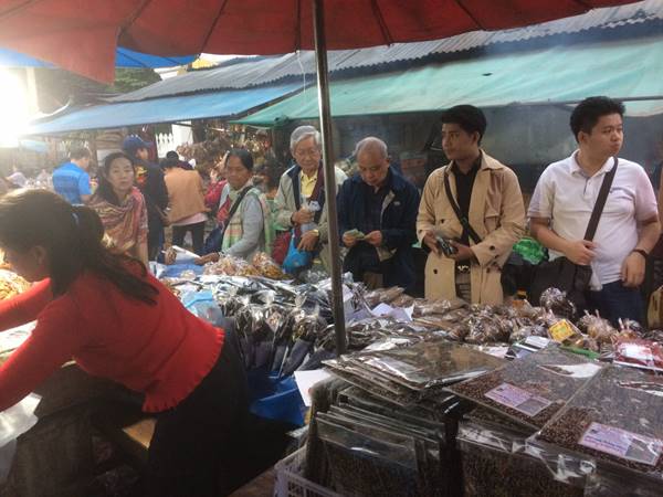ตลาดเช้า หลวงพระบาง